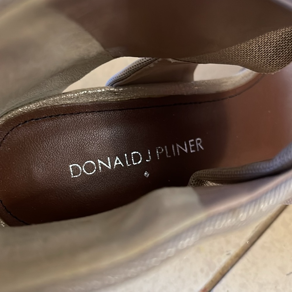 NEW Donald J. Pliner Tilly Gold Shimmer Leather/Fabric Sandal 3.5" Heel 8.5M - Picture 4 of 10